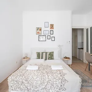 https://apt-uj-glossy-wise.inbudapesthotels.com
